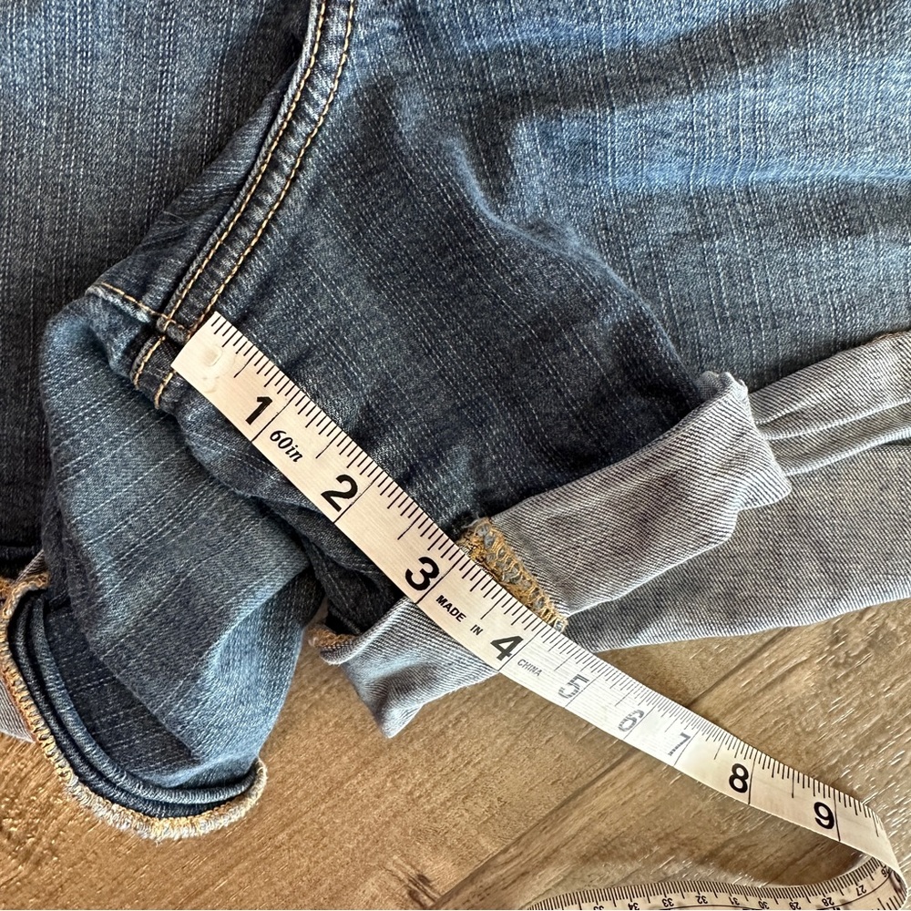 Torrid cuffed denim shorts size 24 - Picture 3 of 7